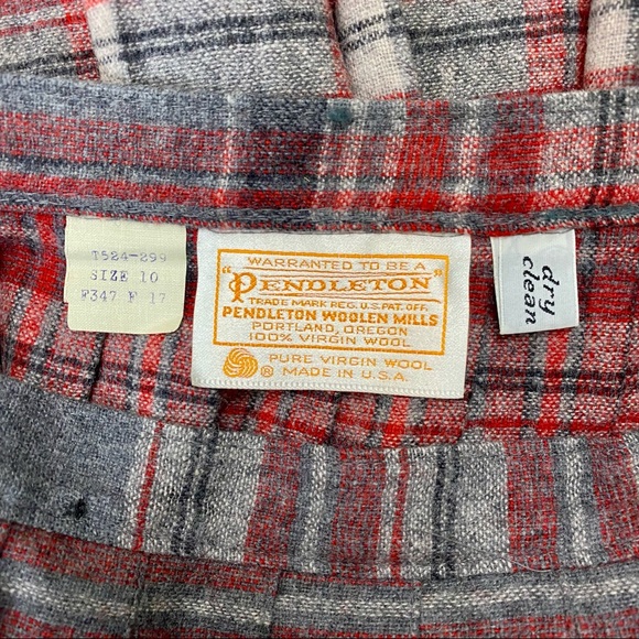 Pendleton Vintage Red and Grey Plaid Wool Skirt. Size 10 (vintage 10). USA Made. - Picture 5 of 11